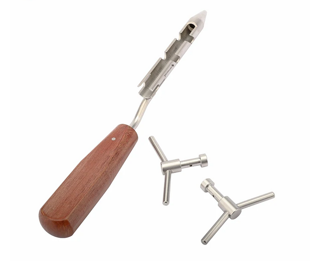 Wire Tightener With Two Cranks